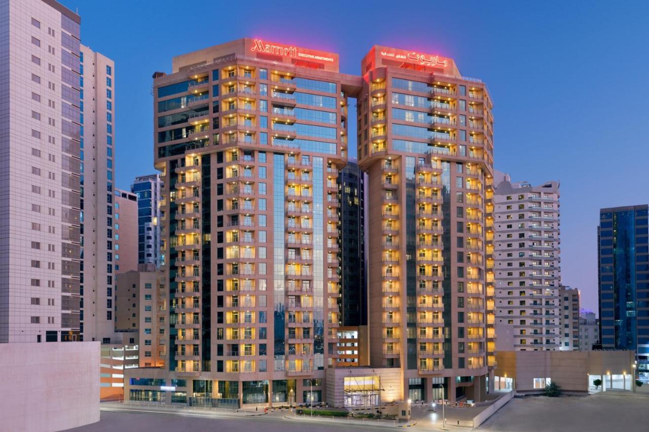 Marriott Executive Apartments Manama, Bahrain Zewnętrze zdjęcie The hotel in 2011